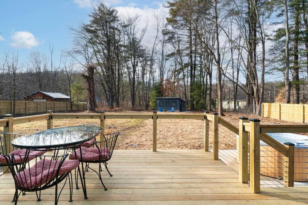 New Paltz Zen Wellness Cabin W/ Hot Tub Экстерьер фото